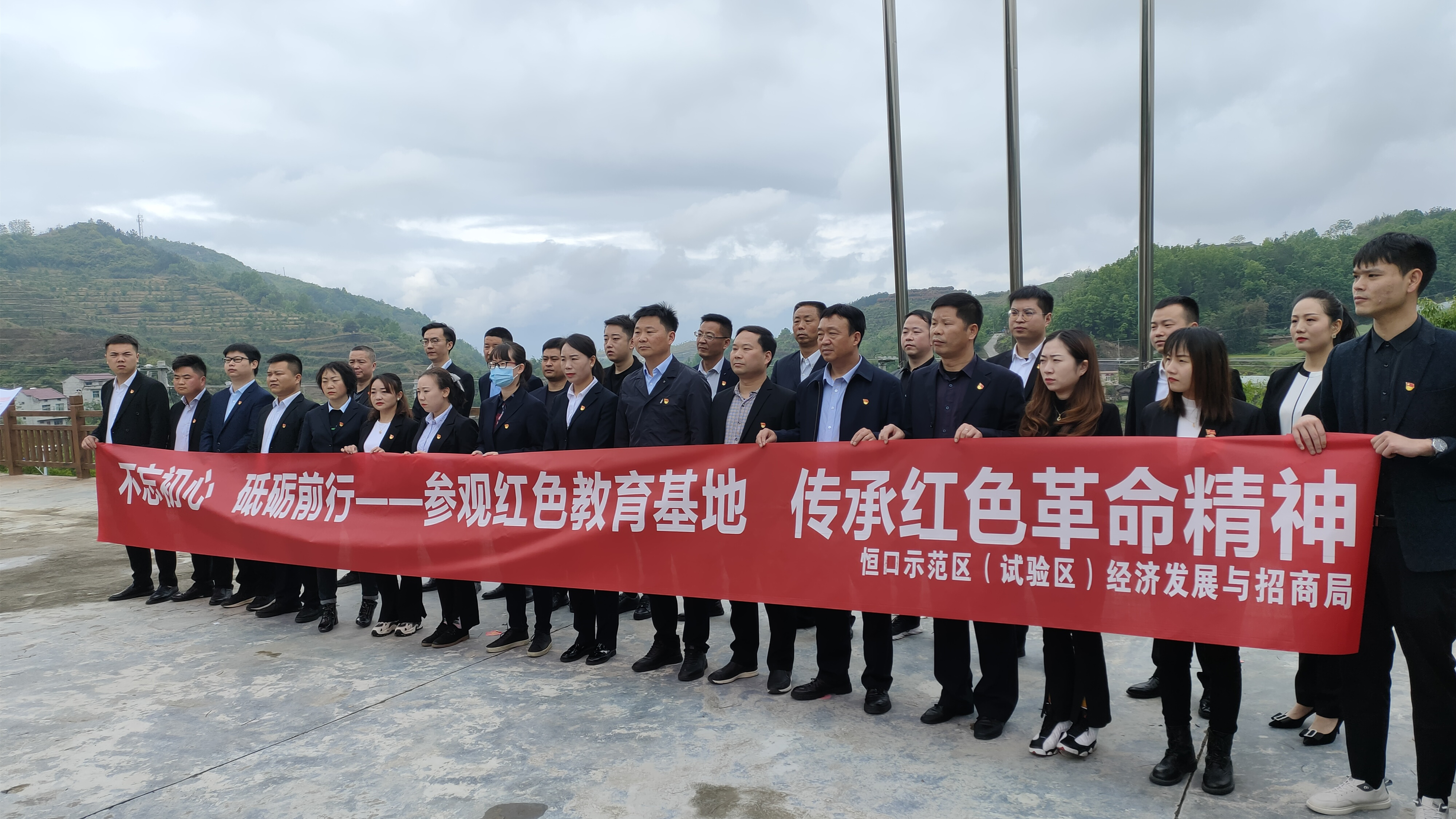 全队合力作战，共同努力取得胜利的简单介绍