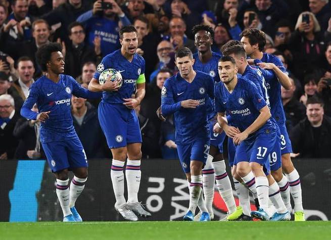 包含科尔切斯特主场失利，保级压力增大的词条